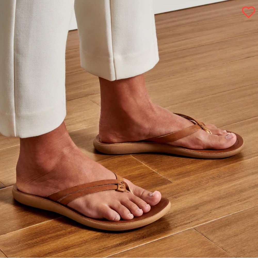 NWOT Olukai Kapehe Luana (flip flops)